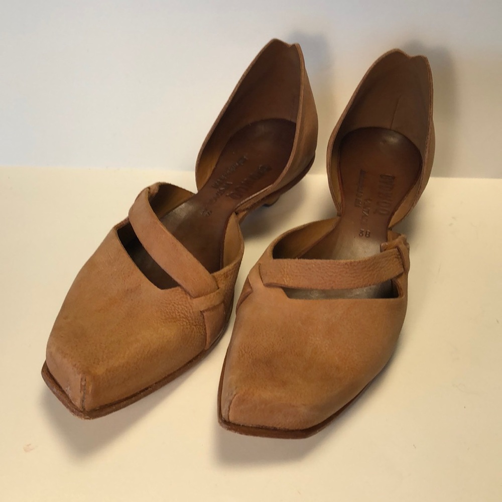 Cydwoq Vintage “pedestal” size 38 kitten heel
